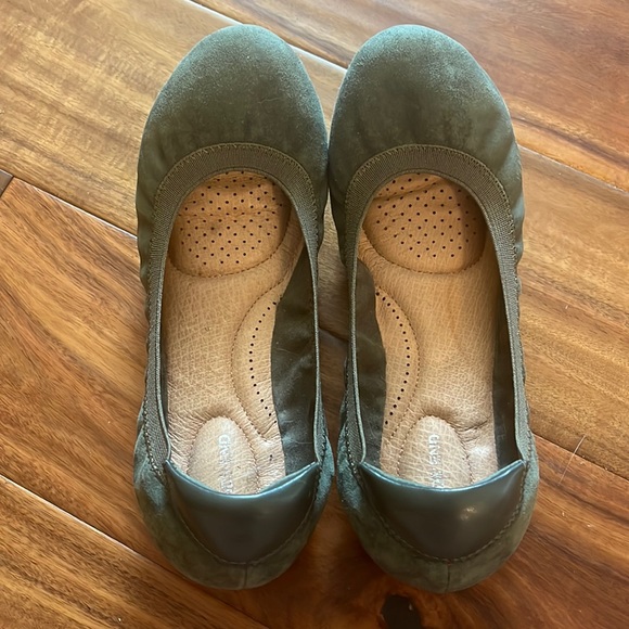 Land's End Women's Wide Width Comfort Elastic Slip On Shoes Size 7W - Picture 2 of 4